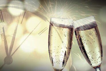 Společný pobyt ve wellness zóně a masáže, které probíhají současně v oddělených místnostech.